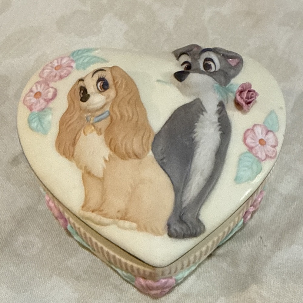 LADY AND THE TRAMP 3-D HEART SHAPED TRINKET DISH BY DISNEY RARE!